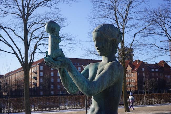 Tout ce qu'il faut savoir quand on est enceinte et que l'on a un enfant au Danemark.