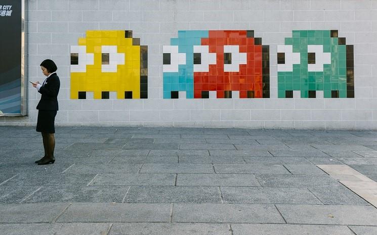 invader hong kong street art