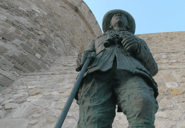 statue franco melilla