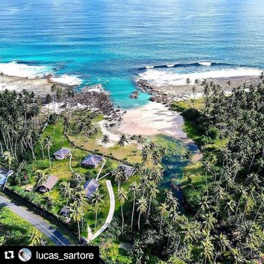 une plage à Simeulue en Indonésie vue du ciel