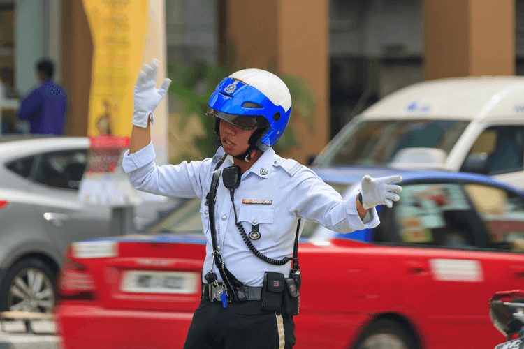 Agent de police en service à Kuala Lumpur