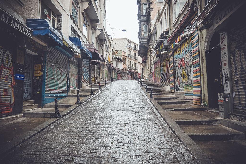 Une rue vide d'Istanbul