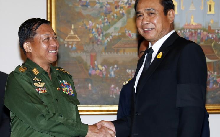 Min Aung Hlaing et Prayut Chan-O-Cha 