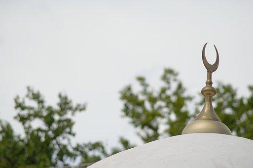 Le croissant de la coupole d'une mosquée en Turquie