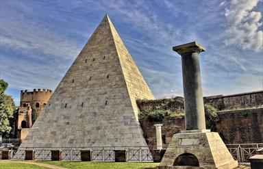 La pyramide de Cestia à Rome