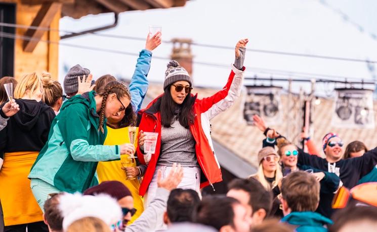 Des participants lors du festival snowboxx