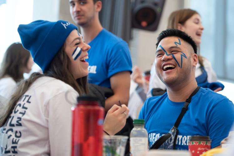 étudiants sur le campus de HEC Montreal
