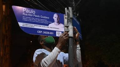 Installation des plaques de la rue ator paulo gustavo à Niteroi