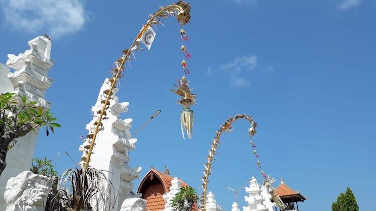 Janur est l'art du tressage de feuille de palmier en Indonesie