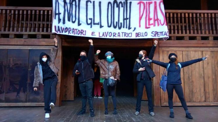 Occupation du globe theatre à Rome