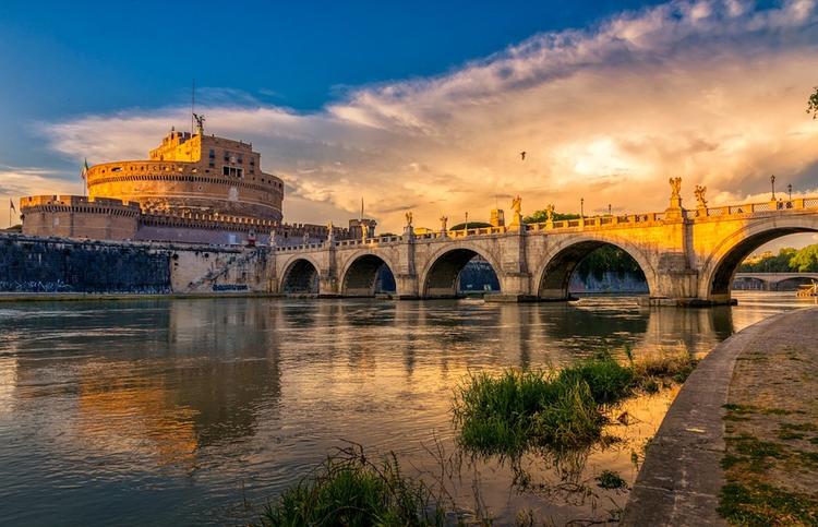 Vue du pont Saint Ange à Rome