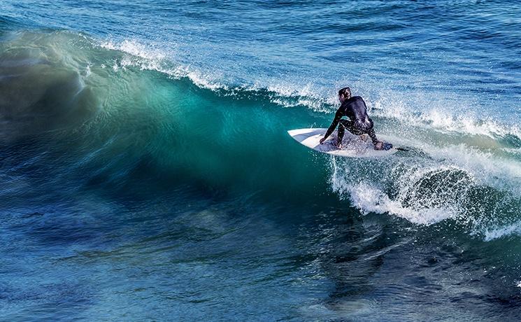 surfeur sur une vague