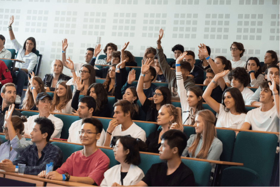 étudiants dans l'amphithéâtre de l'ESCP Business School