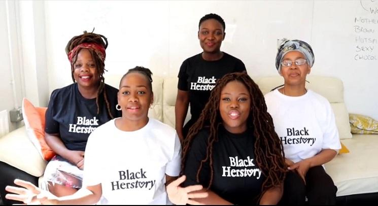 Les membres de l'association Sistah Space, avec des t-shirts "black herstory"