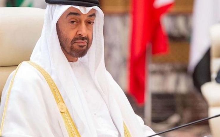 Photo de mohammed bin zayed qui reçoit un prix humanitaire 