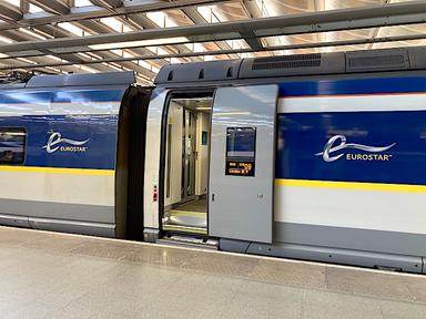 Un train Eurostar arrive en gare de Londres St Pancras