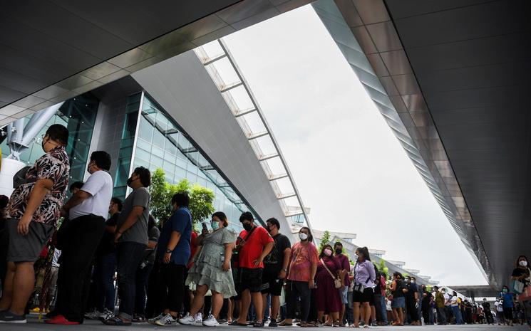 File-attente-vaccination-thailande