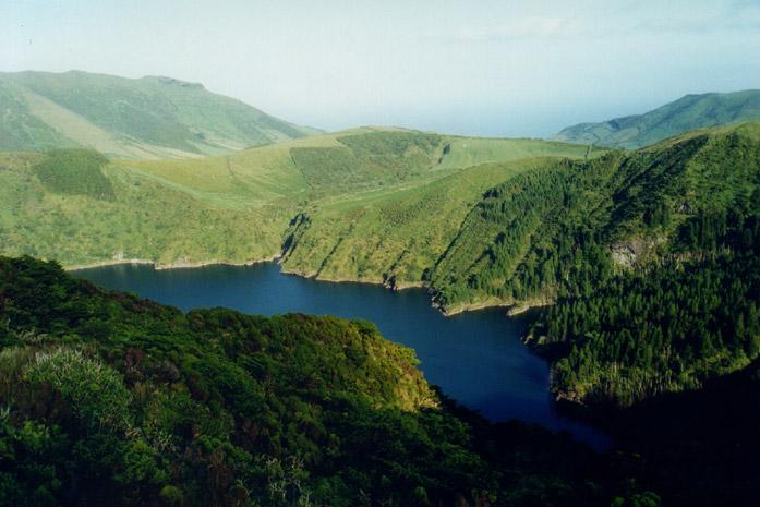 Lagune sur l'île de São Miguel aux Açores