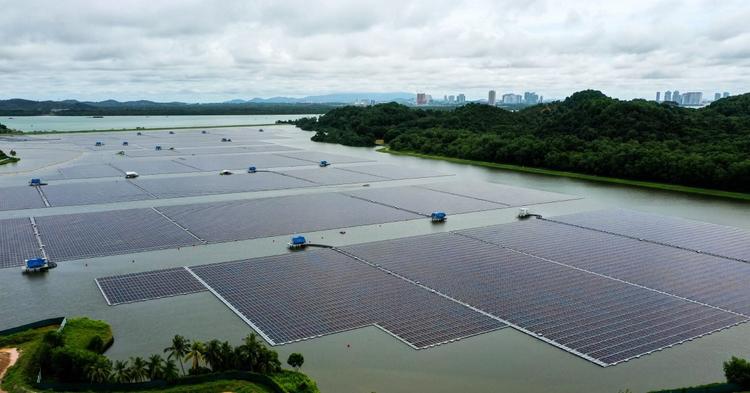 centrale solaire flottante singapour