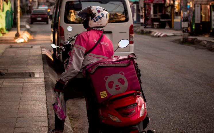Un livreur Foodpanda dans les rues de Chiang Mai