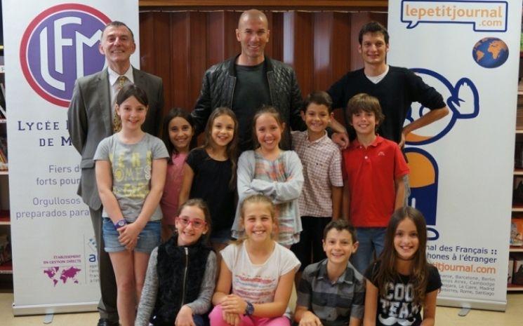 Zinédine Zidane à Madrid avec les élèves du Lycée français de Madrid