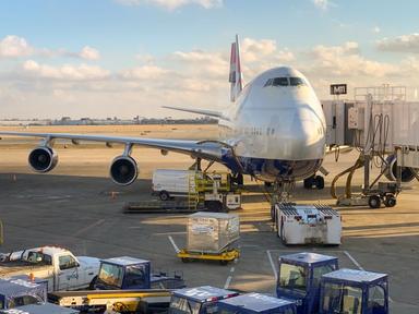 Avion posé sur le tarmak en plein covid et travel ban