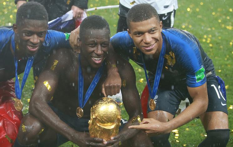 Benjamin Mendy vainqueur de la Coupe du Monde 2018, accompagné de Kylian Mbappé et Ousmane Dembélé