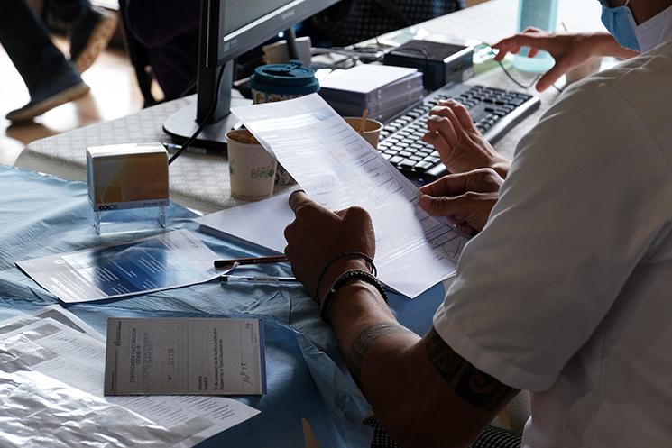 CRISE DU COVID 19 UN MEDECIN TRAVAILLE EN NOUVELLE CALEDONIE A L  HOPITAL