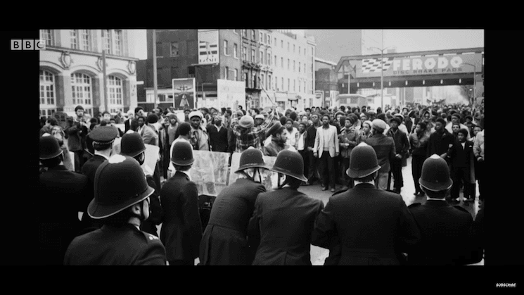 Photographie des manifestations à Brixton en avril 1981