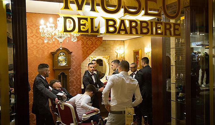 Le barbier, une tradition romaine.