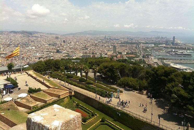 vue depuis la colline Montjuic à Barcelone