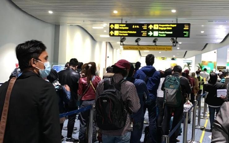 levee restriction 90 personnes  jakarta