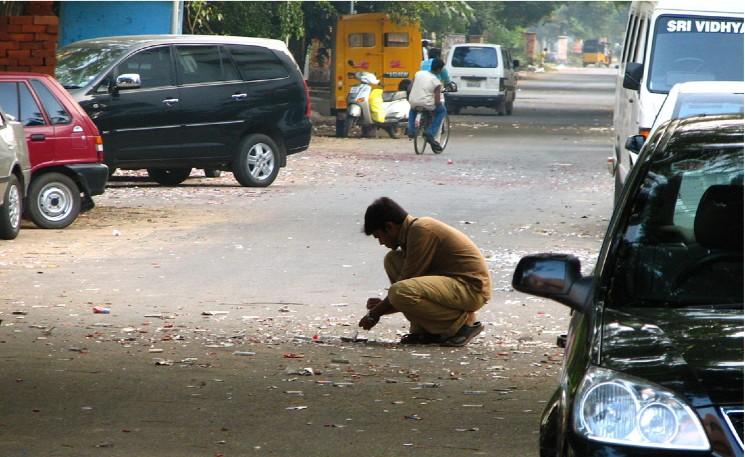 Des restes de petards après Diwali