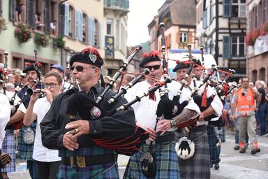 Des joueurs de cornemuse pour la Saint Andrew 