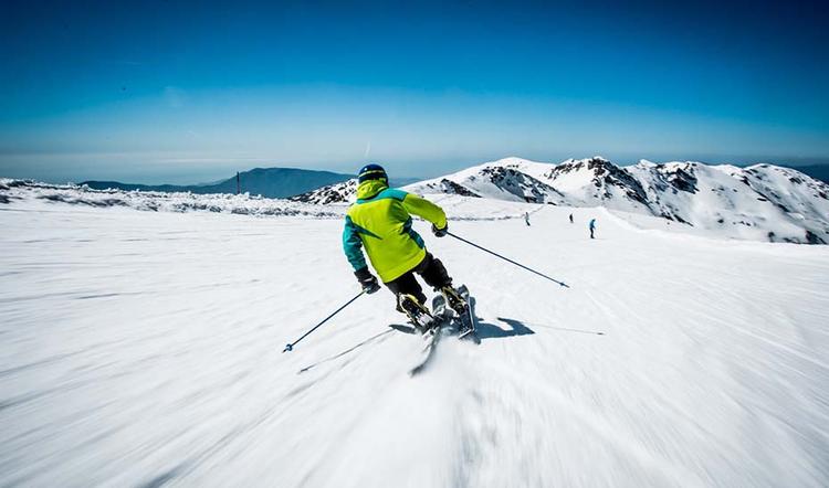 Skieur à Sierra Nevada