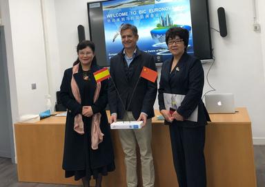 Álvaro Simón de Blas, Director General de BIC Euronova, con representantes de la delegación china dirigida por la Asociación EU-CHINA Science and Technology Committee (EUCSTC)