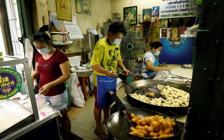 Une cuisine de restaurant en Thailande durant la pandemie de coronavirus