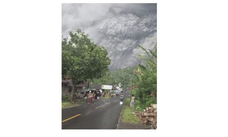 semeru java eruption indonesie