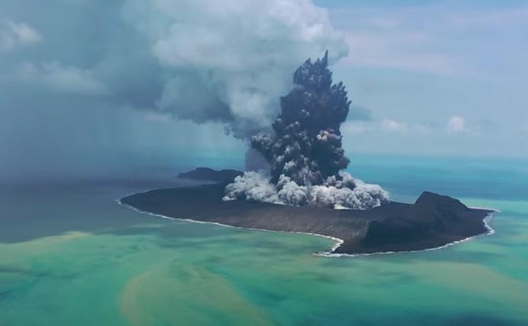 eruption volcan tonga-min