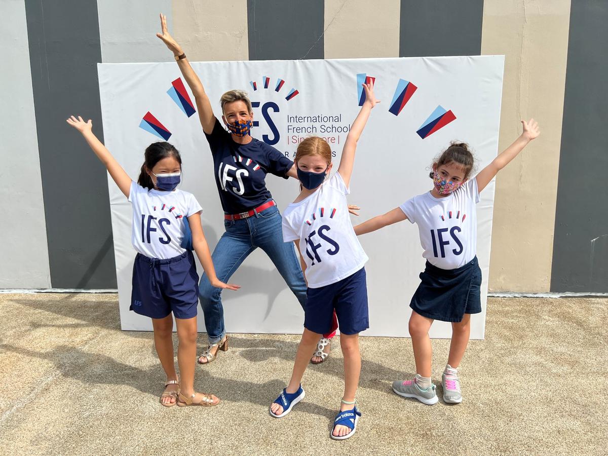 enfants fiers de leur ecole