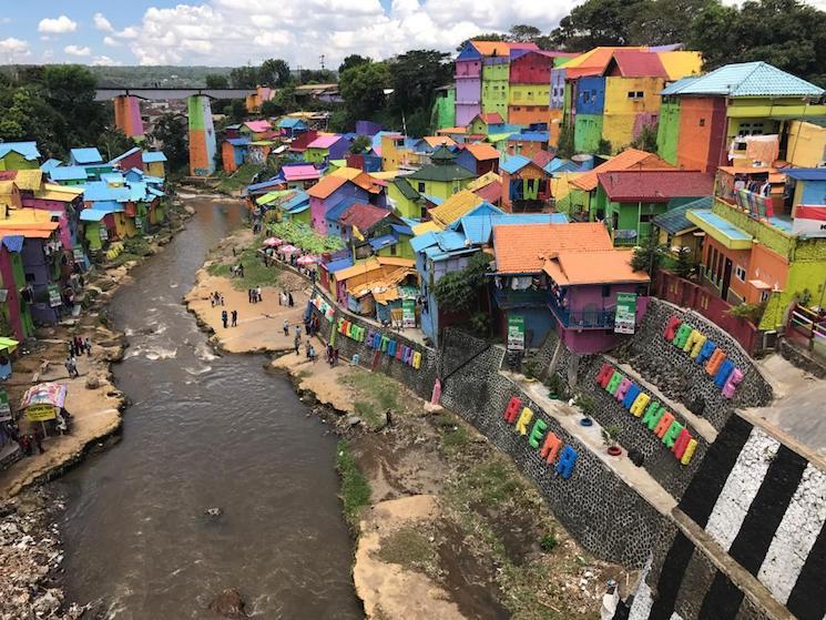 Vue du village coloré de Jodipan