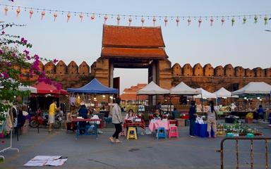 marche-nuit-lamphun