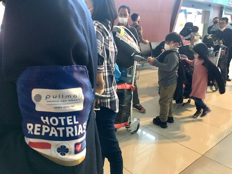 Brassard des responsables hotels de quarantaine à l'aéroport de Jakarta