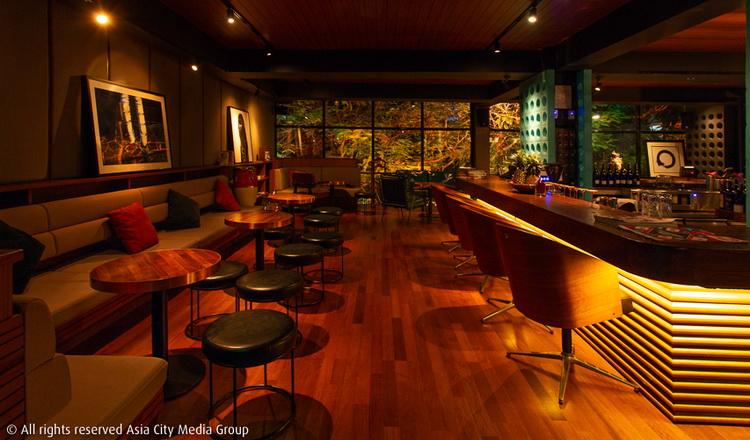 Le bar en exterieur de Cactus a Bangkok