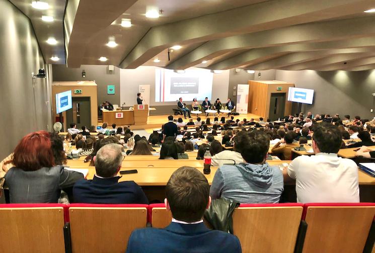 L'amphithéâtre de la London School of Economics plein pour un débat sur la présidentielle