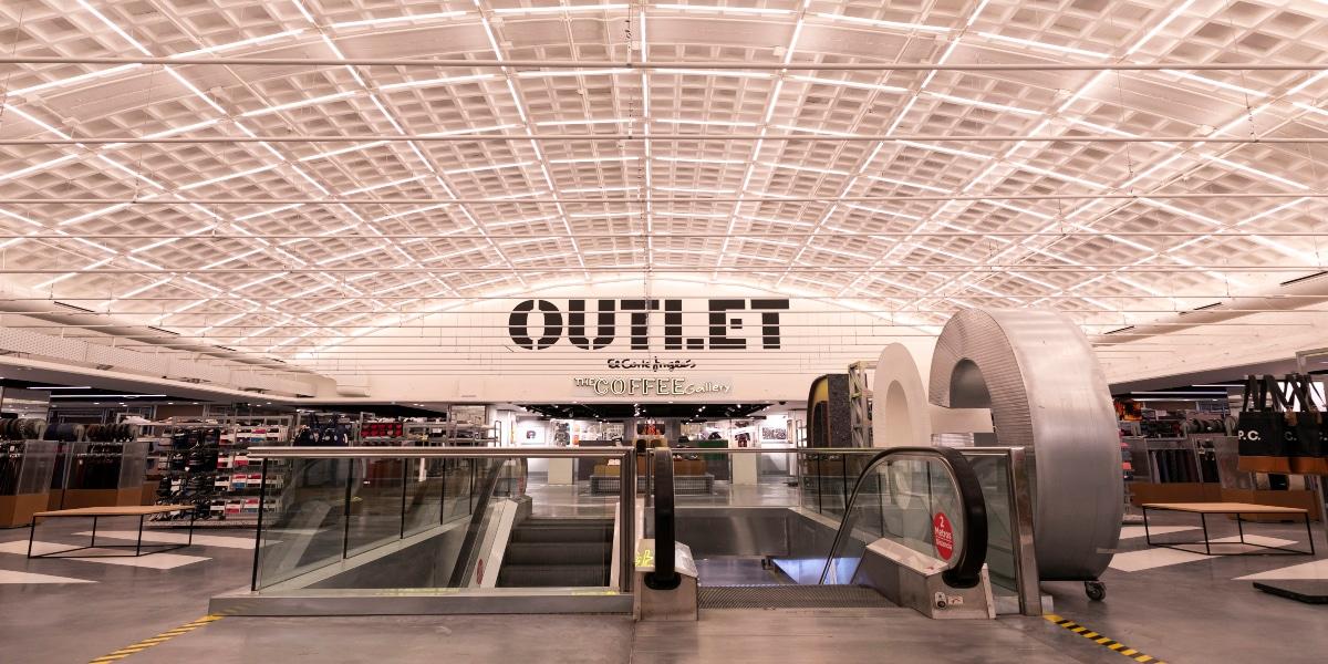 interieur du magasin Outlet Arapiles, à Madrid