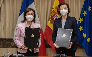 les deux ministres de la defense avant le conseil de defense