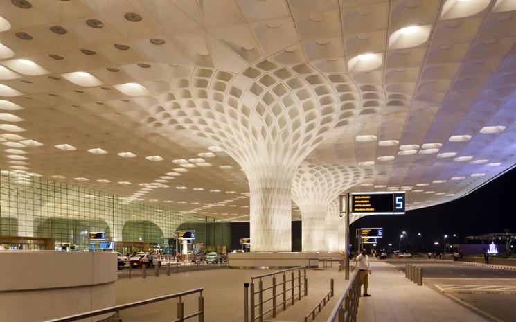 L'extérieur de l'aéroport international de Mumbai