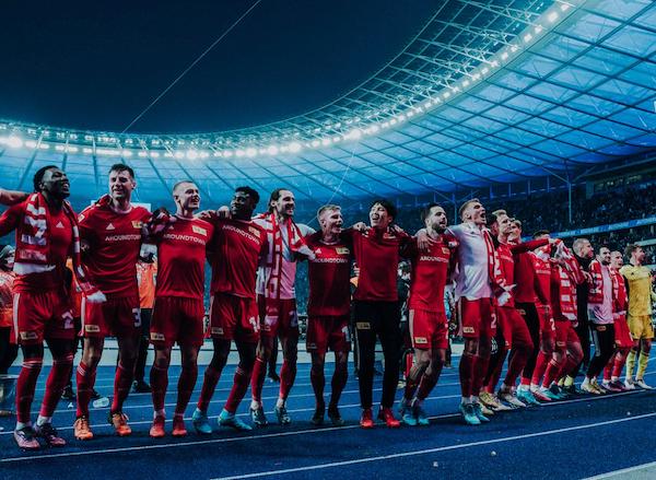 équipe du FC Union Berlin après la victoire contre Hertha 