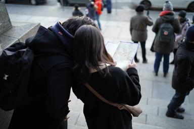 couple touristes carte visite